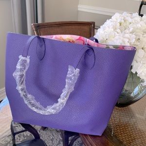 3/$29 NEW Beautiful Violet Tote - FLORAL Interior
